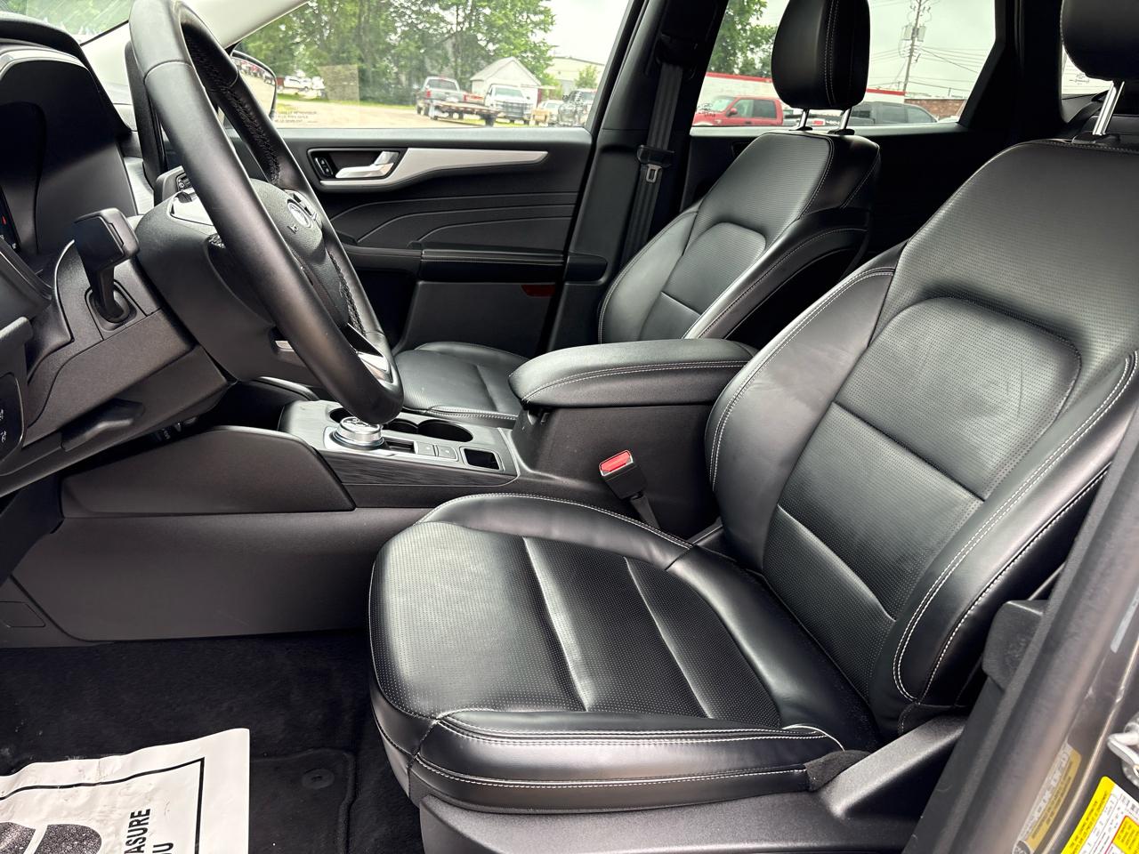 Ford Escape Platinum AWD 2025