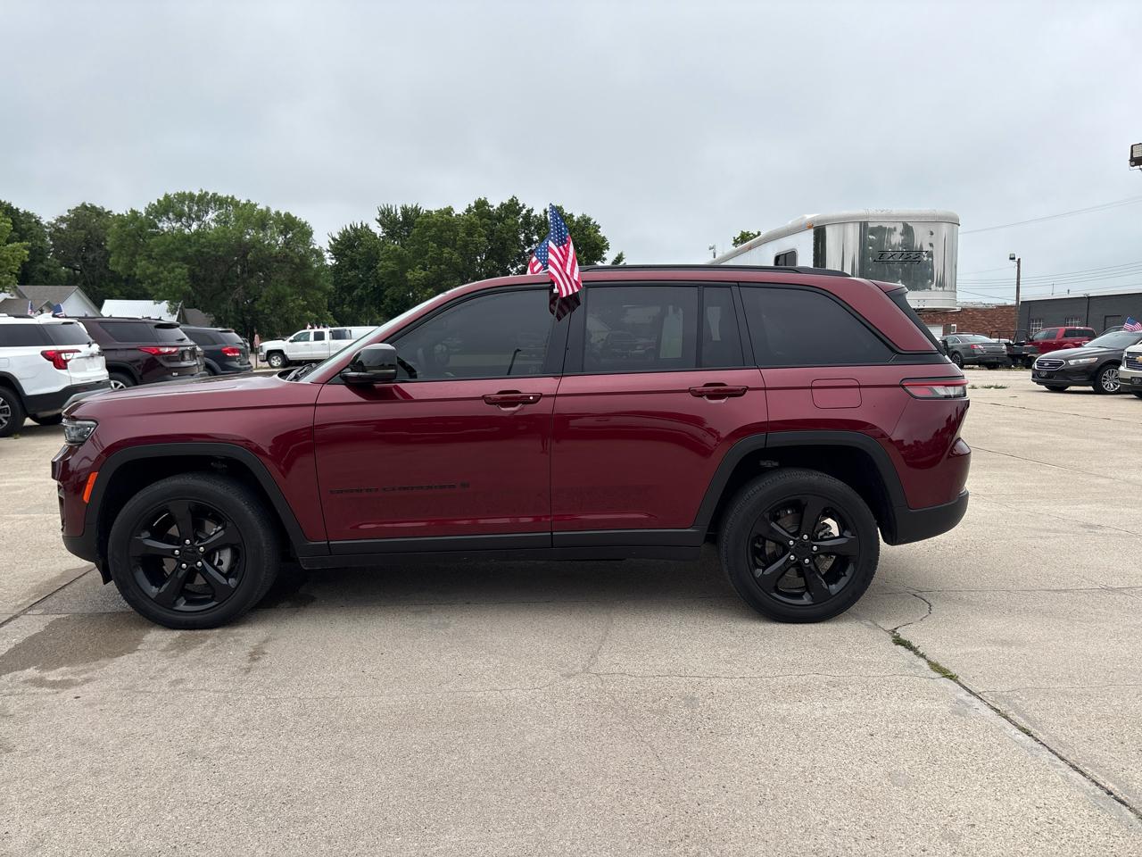 2022 Jeep Grand Cherokee Laredo 4WD
