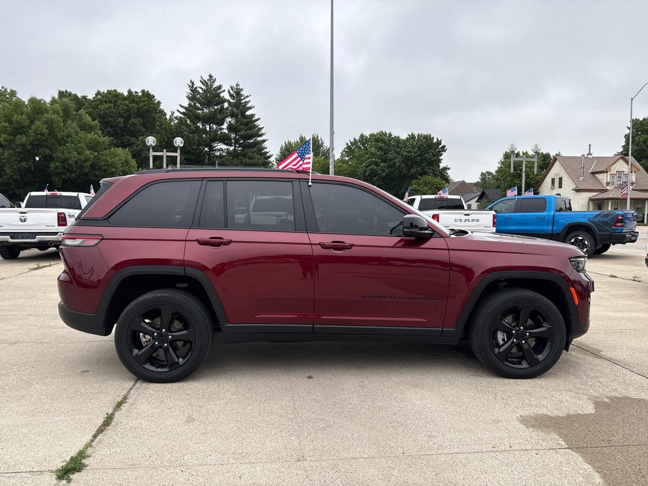 Jeep Grand Cherokee Laredo 4WD 2022