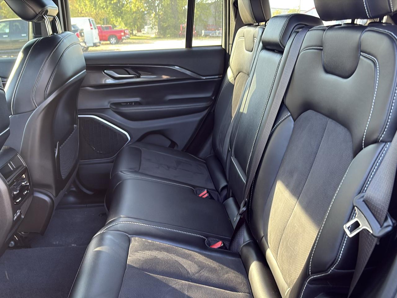 Jeep Grand Cherokee Laredo 4WD 2022