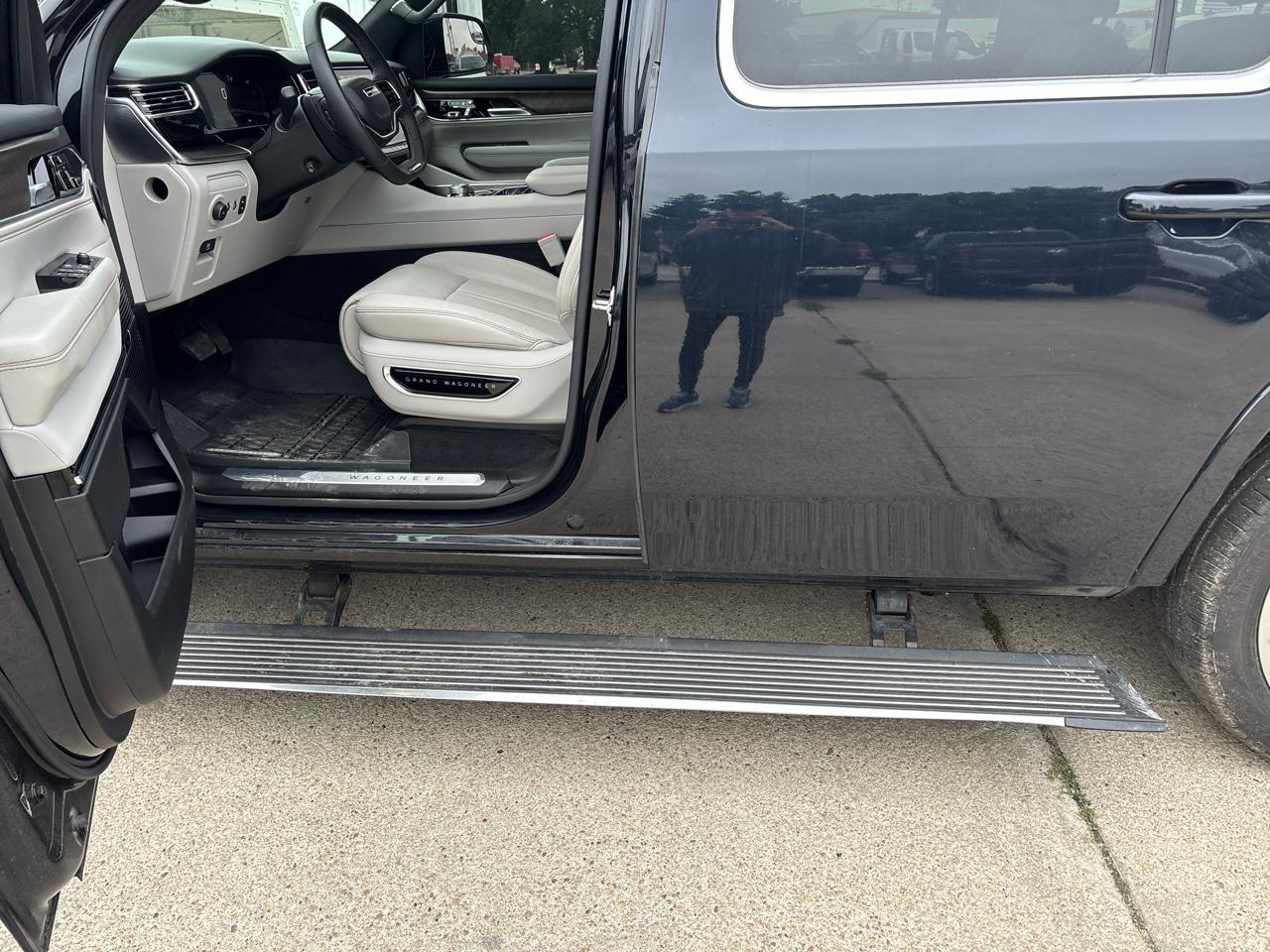 Jeep Grand Wagoneer Base 2025