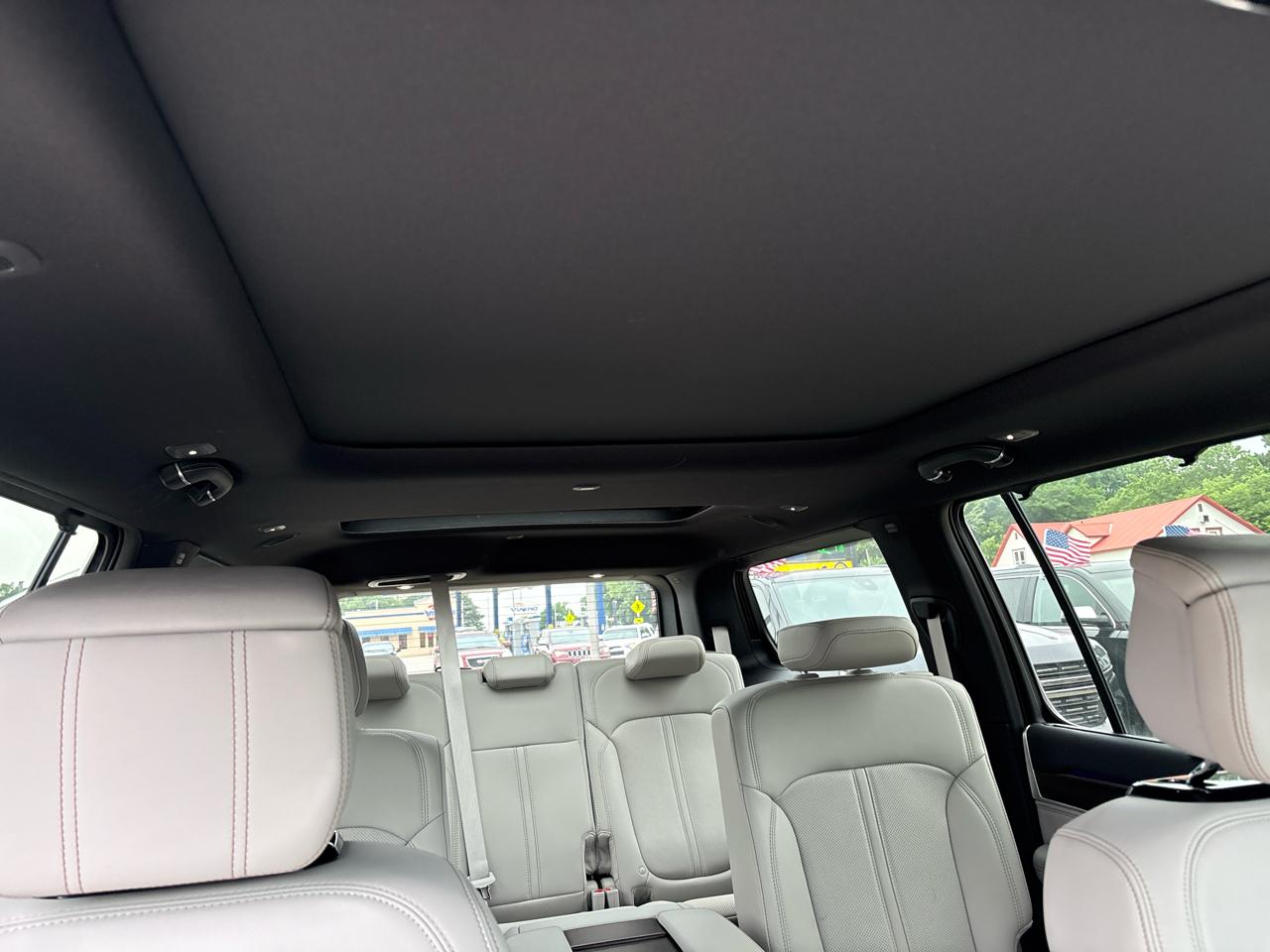 Jeep Grand Wagoneer Base 2025