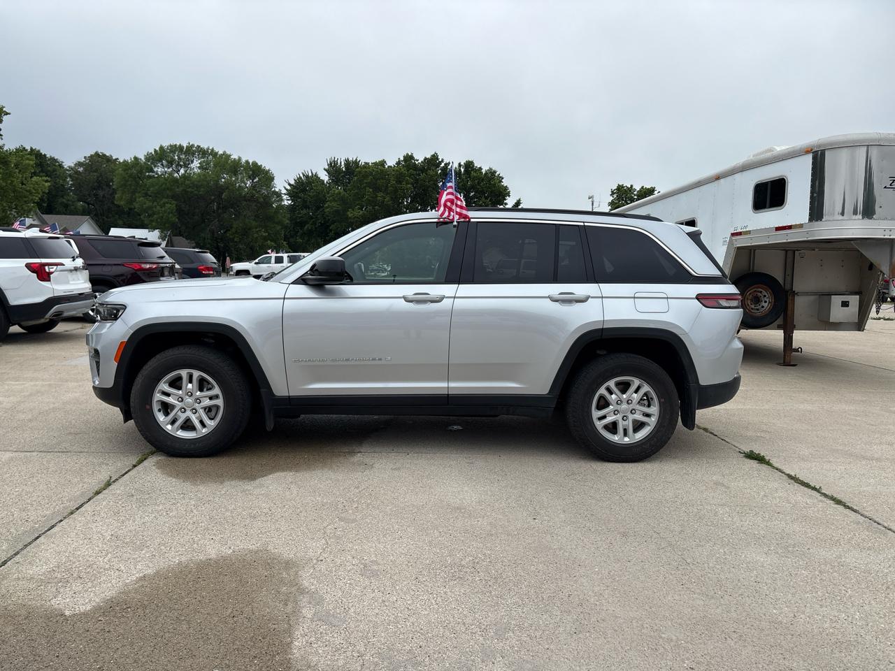 2025 Jeep Grand Cherokee Laredo 4WD