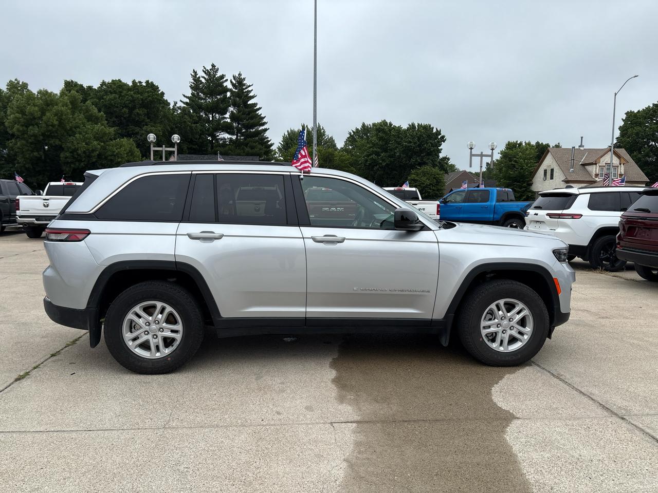 Jeep Grand Cherokee Laredo 4WD 2025
