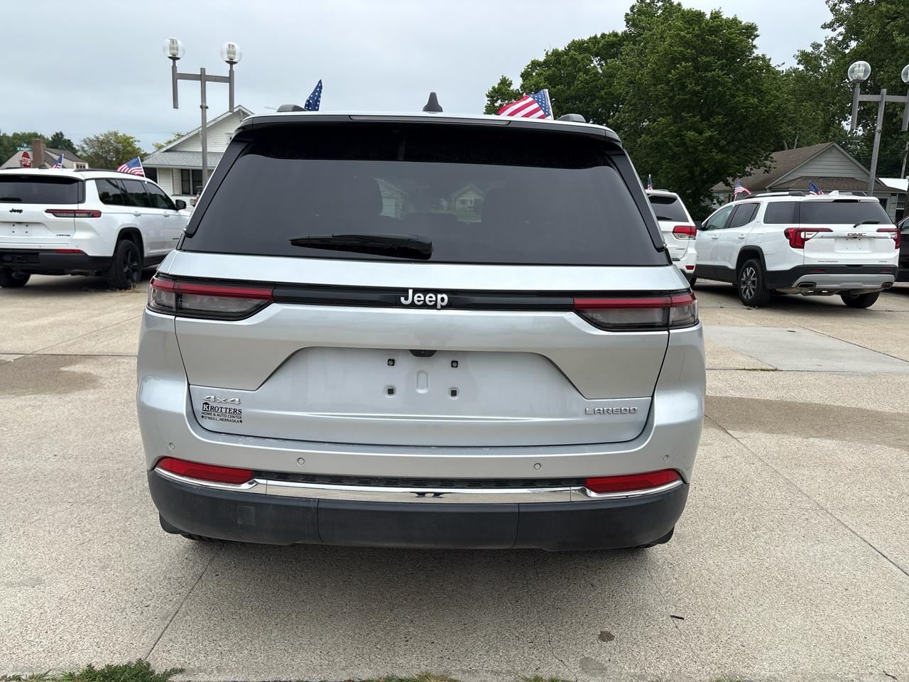 Jeep Grand Cherokee Laredo 4WD 2025