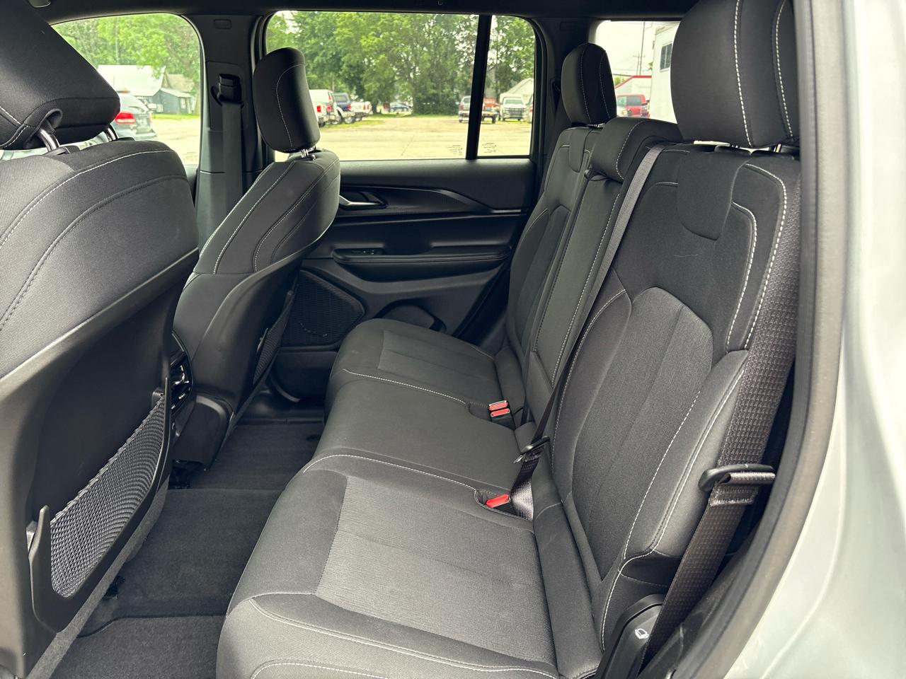 Jeep Grand Cherokee Laredo 4WD 2025