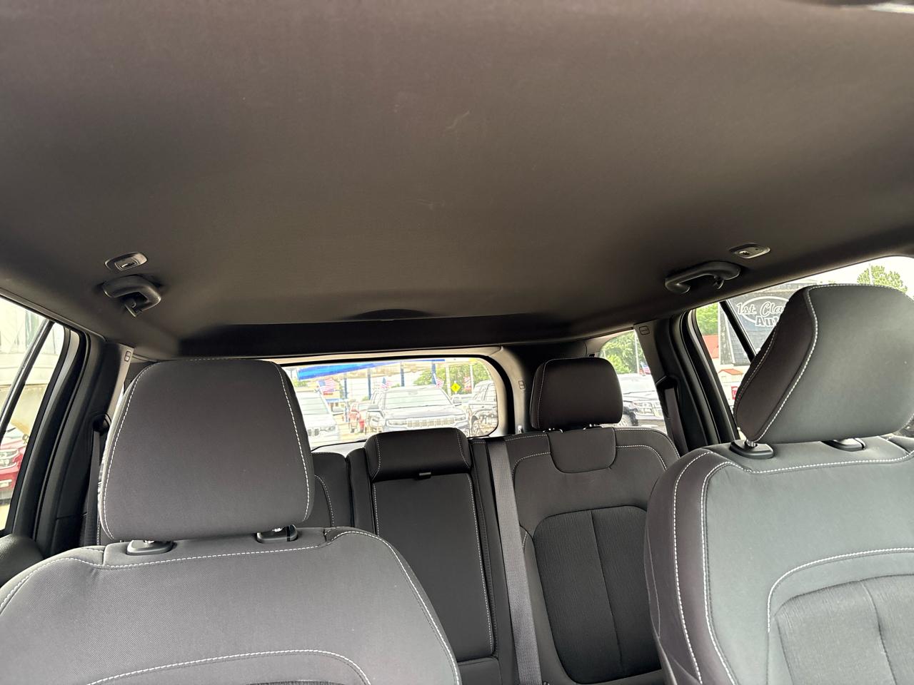 Jeep Grand Cherokee Laredo 4WD 2025