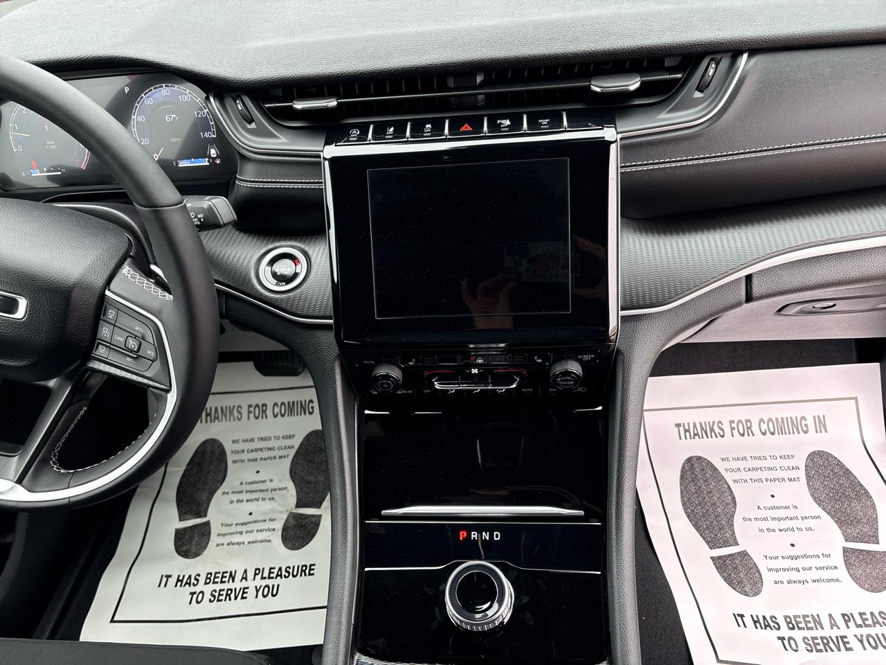 Jeep Grand Cherokee Laredo 4WD 2025