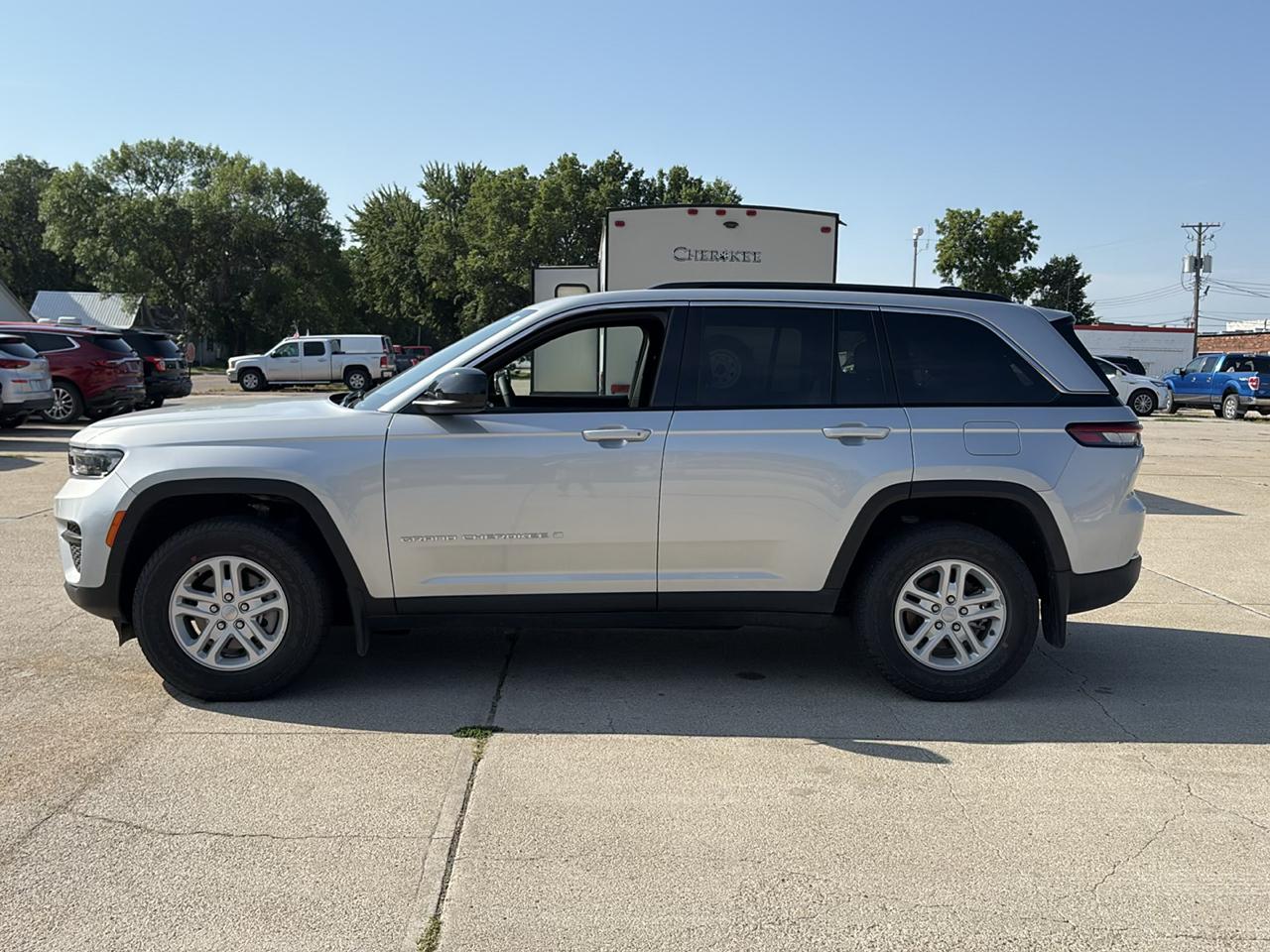 2025 Jeep Grand Cherokee Laredo 4WD