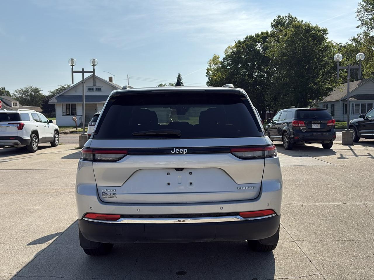 Jeep Grand Cherokee Laredo 4WD 2025