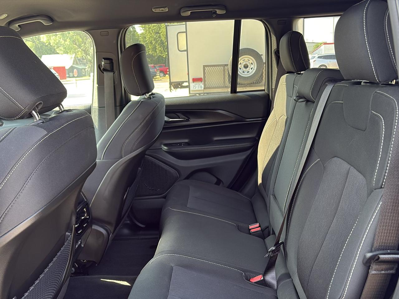 Jeep Grand Cherokee Laredo 4WD 2025