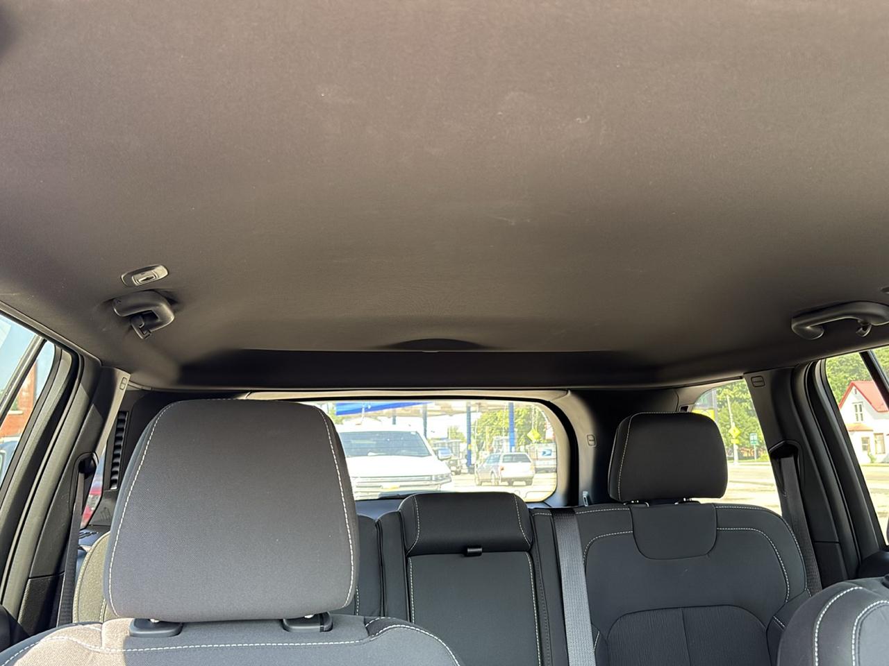 Jeep Grand Cherokee Laredo 4WD 2025