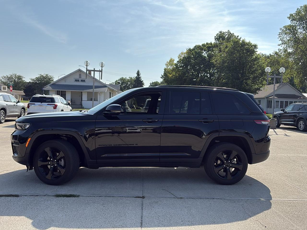 2024 Jeep Grand Cherokee Laredo 4WD