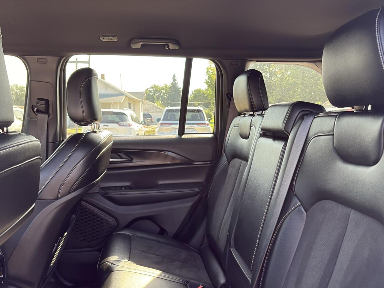 Jeep Grand Cherokee Laredo 4WD 2024