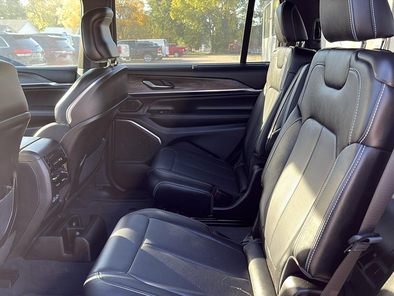 Jeep Grand Cherokee L Overland 4WD 2023