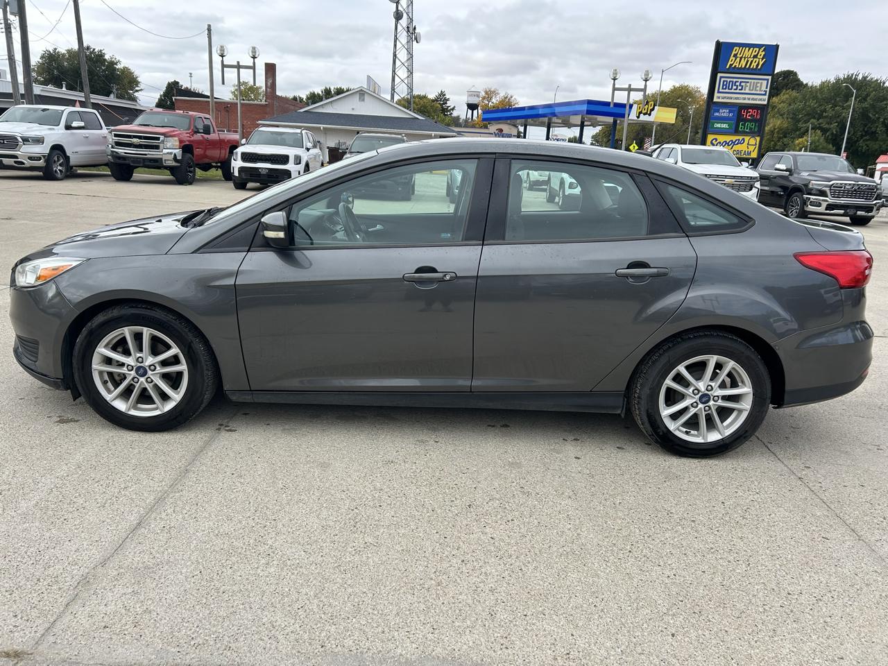 2017 Ford Focus SE Sedan