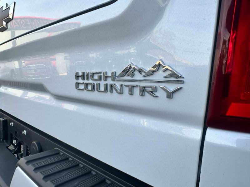 Chevrolet Silverado 1500 High Country Crew Cab 4WD 2026