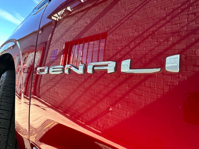 GMC Yukon Denali 4WD 2021