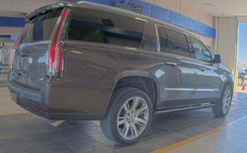 Cadillac Escalade ESV Premium 4WD 2018