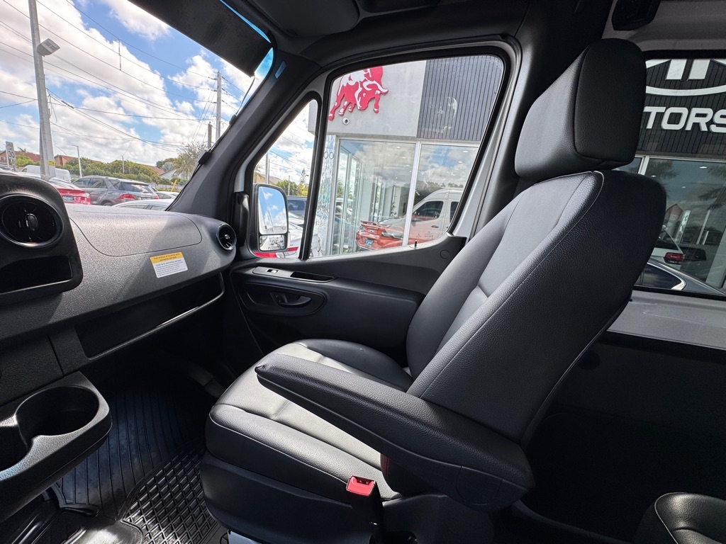 Mercedes-Benz Sprinter Passenger Van 2500 High Roof V6 170" RWD 2020 Mercedes-Benz Sprinter Passenger Van 2500 High Roof V6 170" RWD 2020