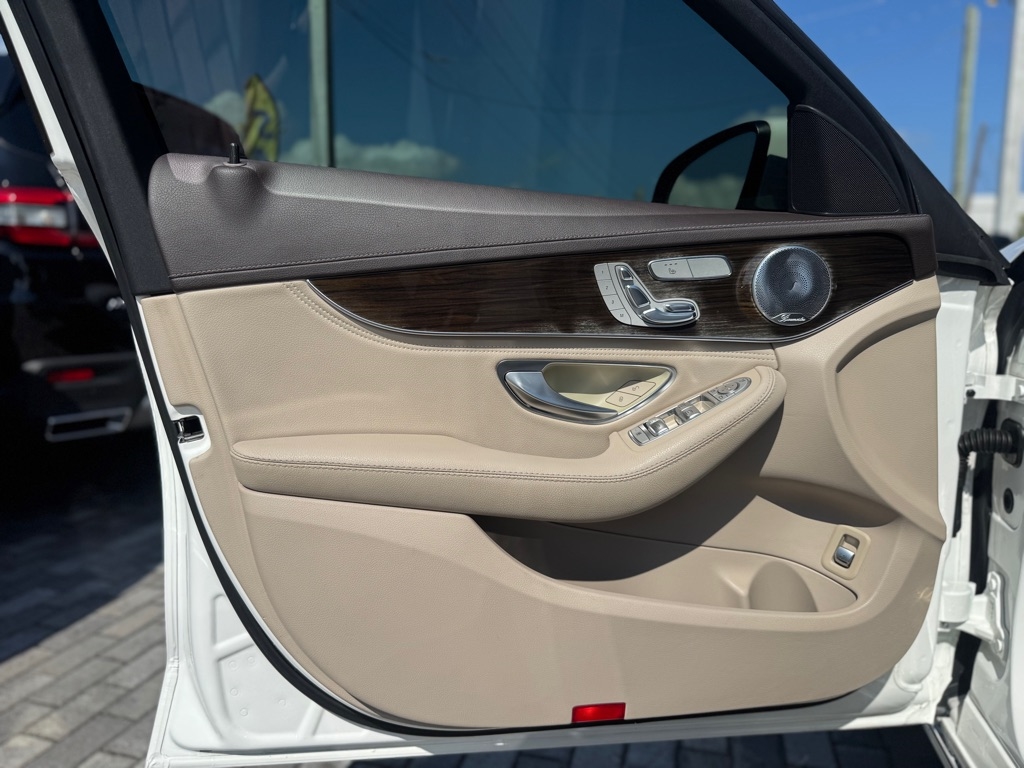 Mercedes-Benz C-Class 4dr Sdn C 300 4MATIC 2015 Mercedes-Benz C-Class 4dr Sdn C 300 4MATIC 2015