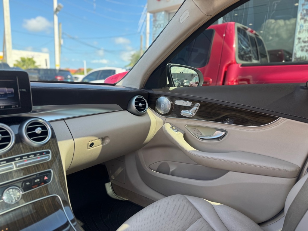 Mercedes-Benz C-Class 4dr Sdn C 300 4MATIC 2015 Mercedes-Benz C-Class 4dr Sdn C 300 4MATIC 2015