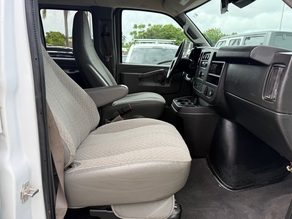 Chevrolet Express Passenger RWD 3500 155" LT 2020