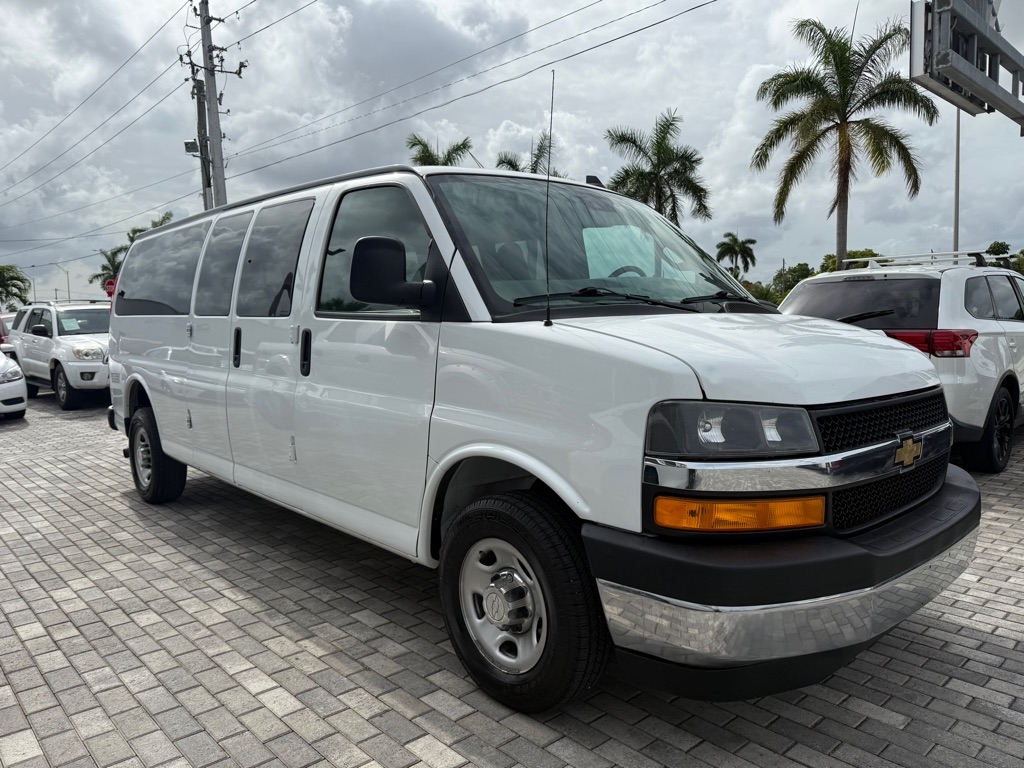 2020 Chevrolet Express Passenger RWD 3500 155" LT