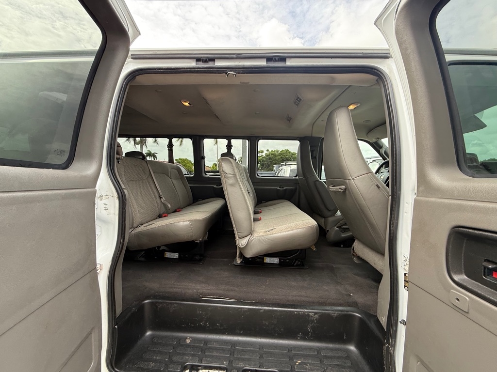 Chevrolet Express Passenger RWD 3500 155" LT 2020