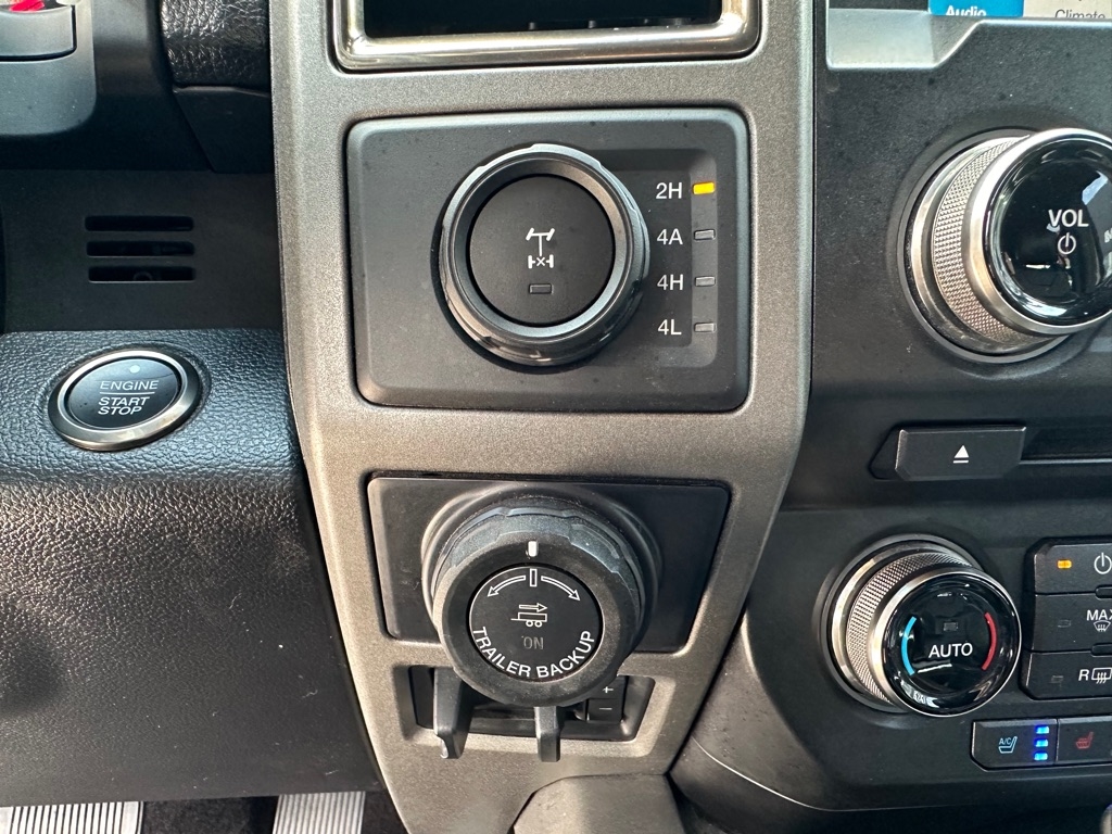 Ford F-150 Raptor 4WD SuperCrew 5.5' Box 2017 Ford F-150 Raptor 4WD SuperCrew 5.5' Box 2017