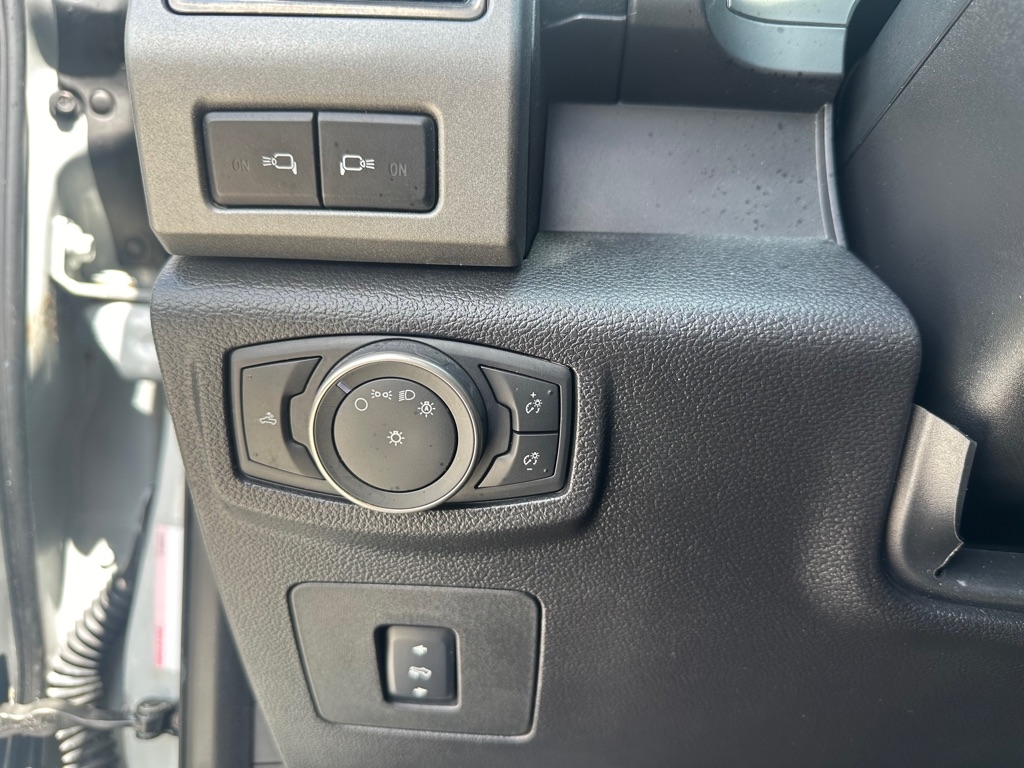 Ford F-150 Raptor 4WD SuperCrew 5.5' Box 2017 Ford F-150 Raptor 4WD SuperCrew 5.5' Box 2017