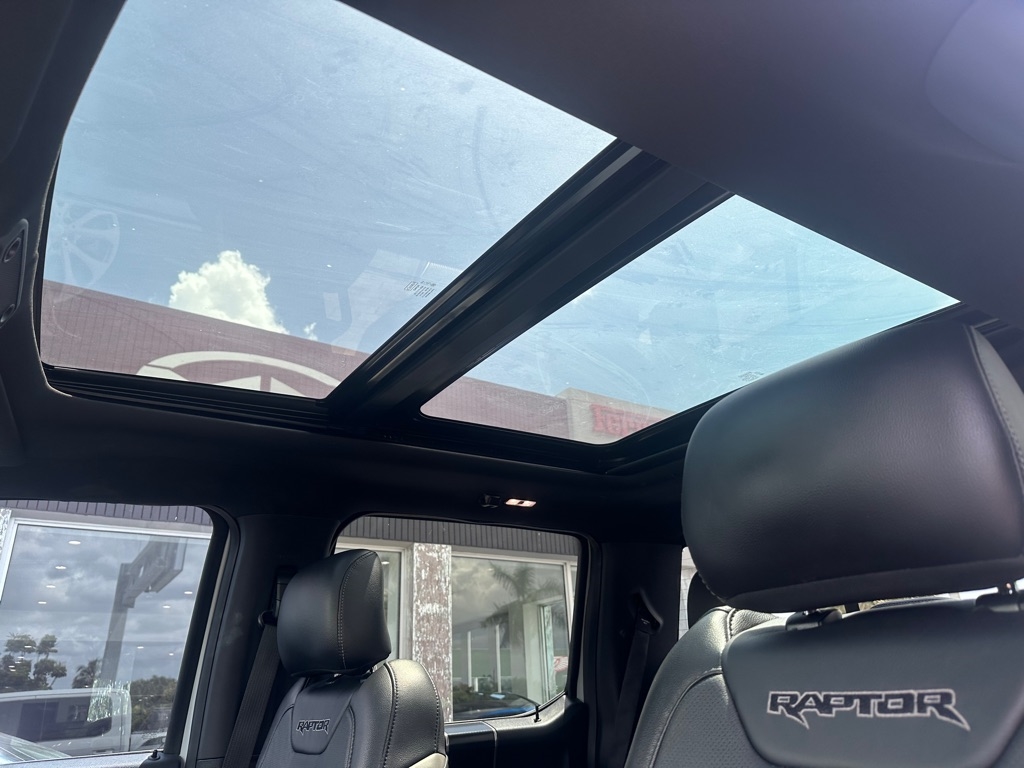 Ford F-150 Raptor 4WD SuperCrew 5.5' Box 2017 Ford F-150 Raptor 4WD SuperCrew 5.5' Box 2017