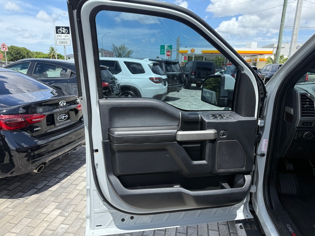 Ford F-150 Raptor 4WD SuperCrew 5.5' Box 2017 Ford F-150 Raptor 4WD SuperCrew 5.5' Box 2017