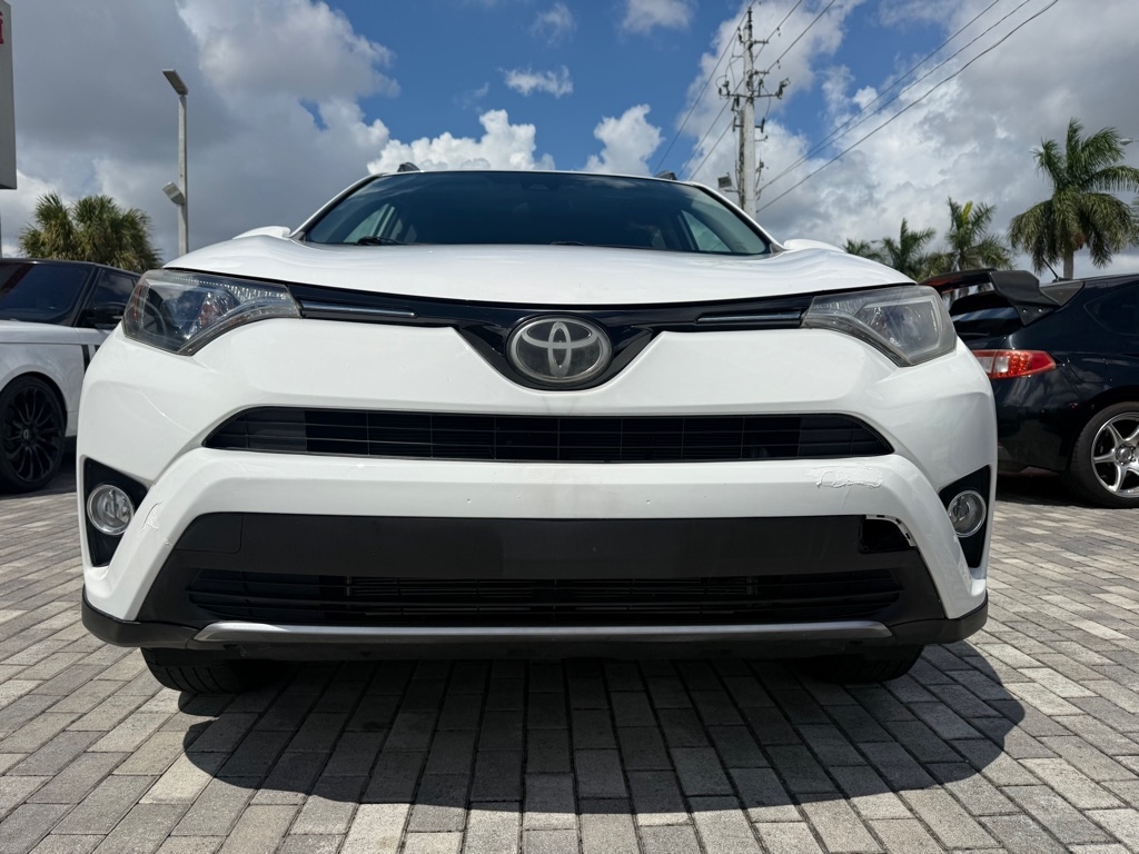 2018 Toyota RAV4 XLE photo 2