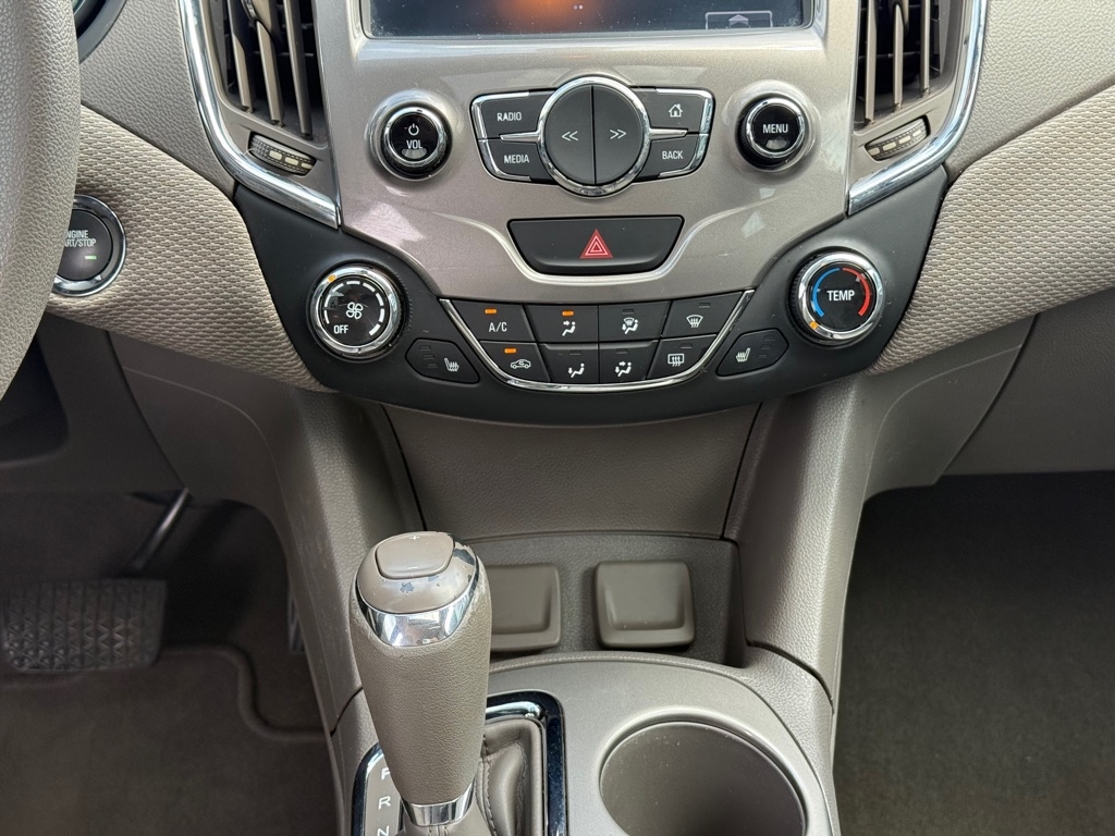 Chevrolet Cruze 4dr HB 1.4L LT w/1SD 2017 Chevrolet Cruze 4dr HB 1.4L LT w/1SD 2017