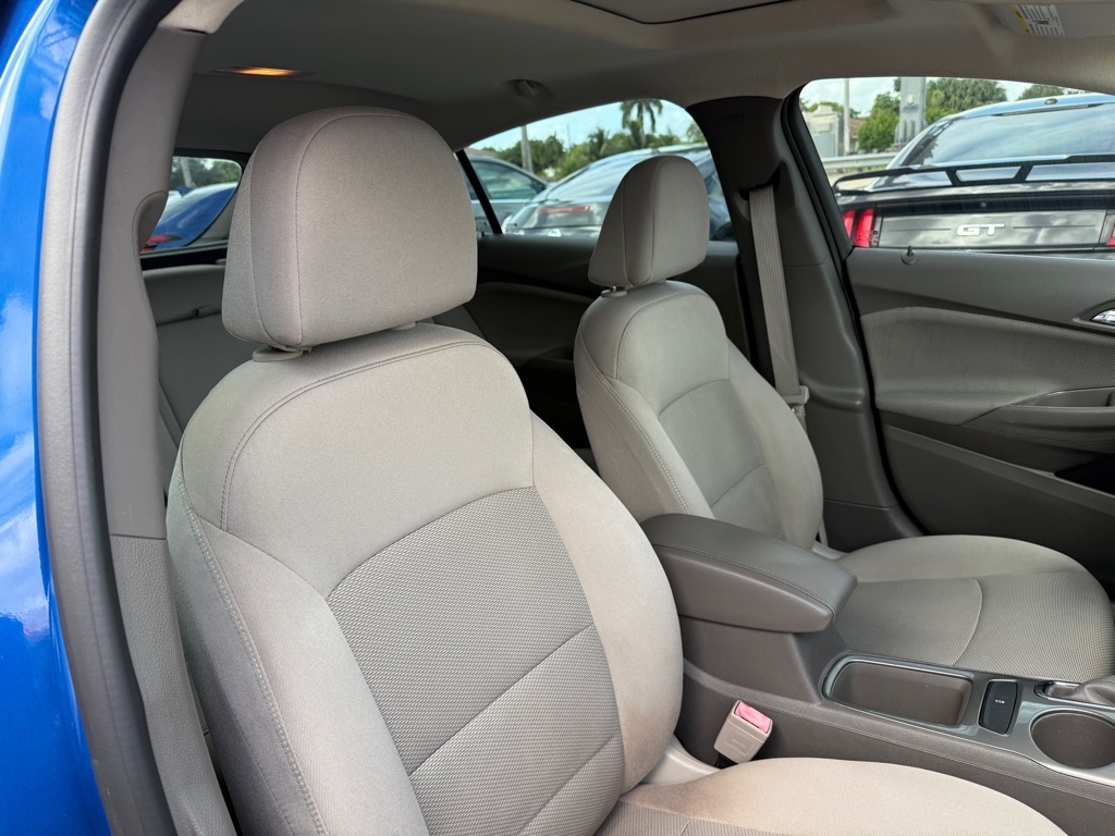 Chevrolet Cruze 4dr HB 1.4L LT w/1SD 2017 Chevrolet Cruze 4dr HB 1.4L LT w/1SD 2017