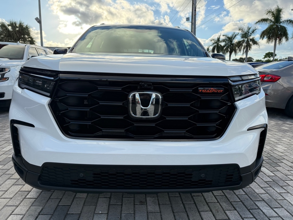 2025 Honda Pilot TrailSport photo 2