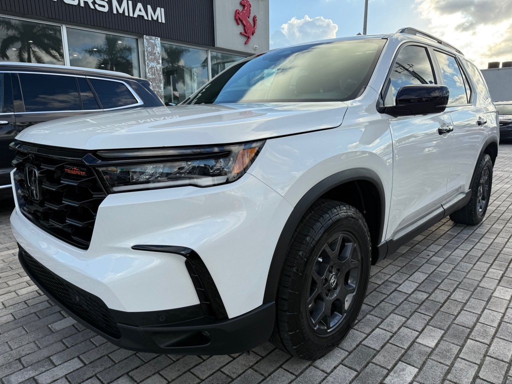 2025 Honda Pilot TrailSport photo 3