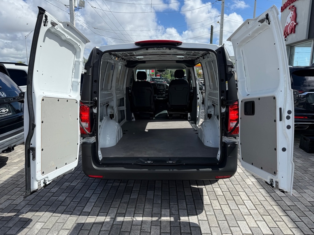 Mercedes-Benz Metris Cargo Van Standard Roof 135" Wheelbase 2023 Mercedes-Benz Metris Cargo Van Standard Roof 135" Wheelbase 2023