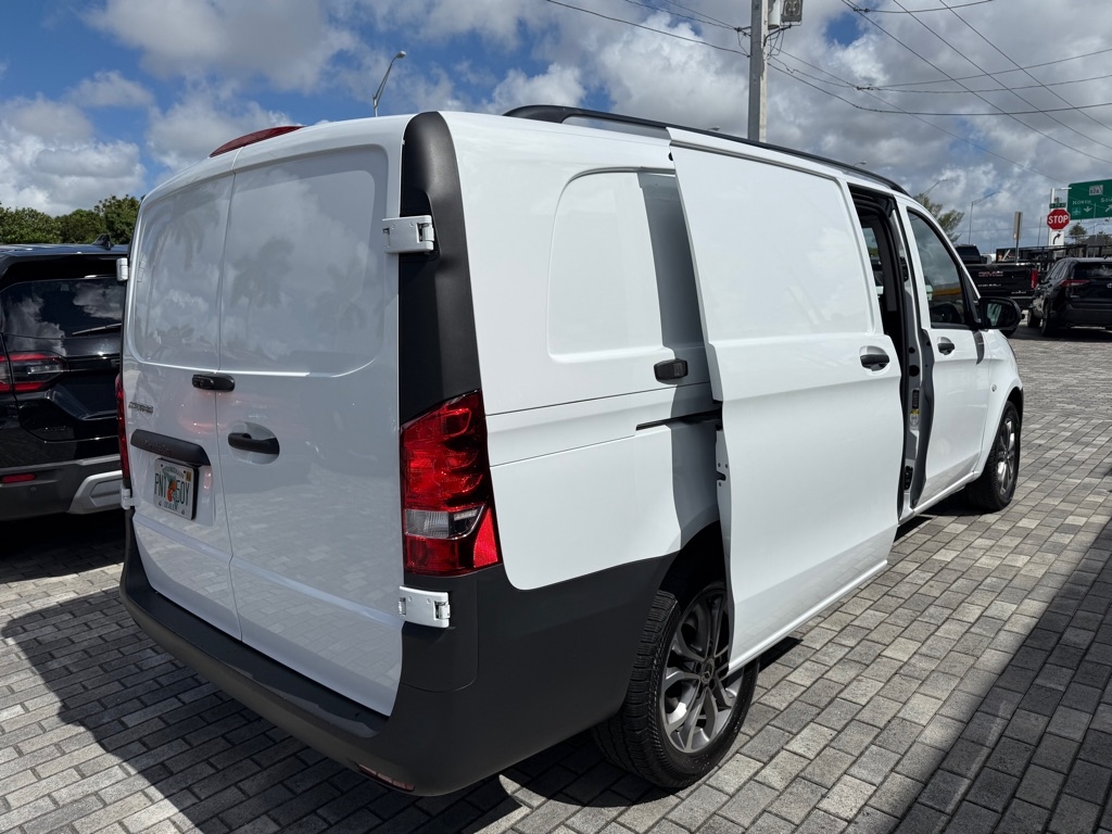 Mercedes-Benz Metris Cargo Van Standard Roof 135" Wheelbase 2023 Mercedes-Benz Metris Cargo Van Standard Roof 135" Wheelbase 2023