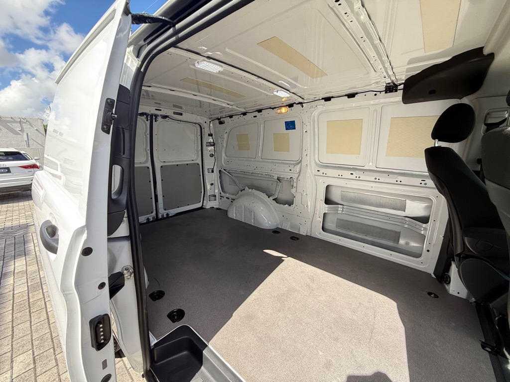 Mercedes-Benz Metris Cargo Van Standard Roof 135" Wheelbase 2023 Mercedes-Benz Metris Cargo Van Standard Roof 135" Wheelbase 2023