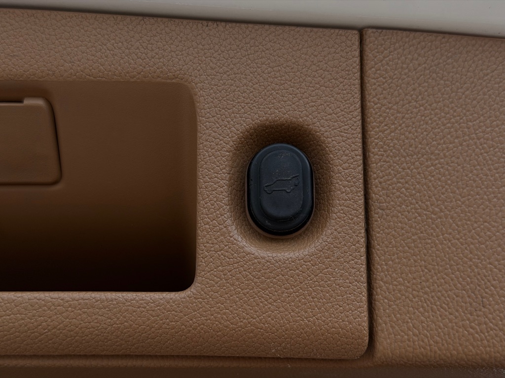 Cadillac Escalade ESV 2WD 4dr Platinum 2016