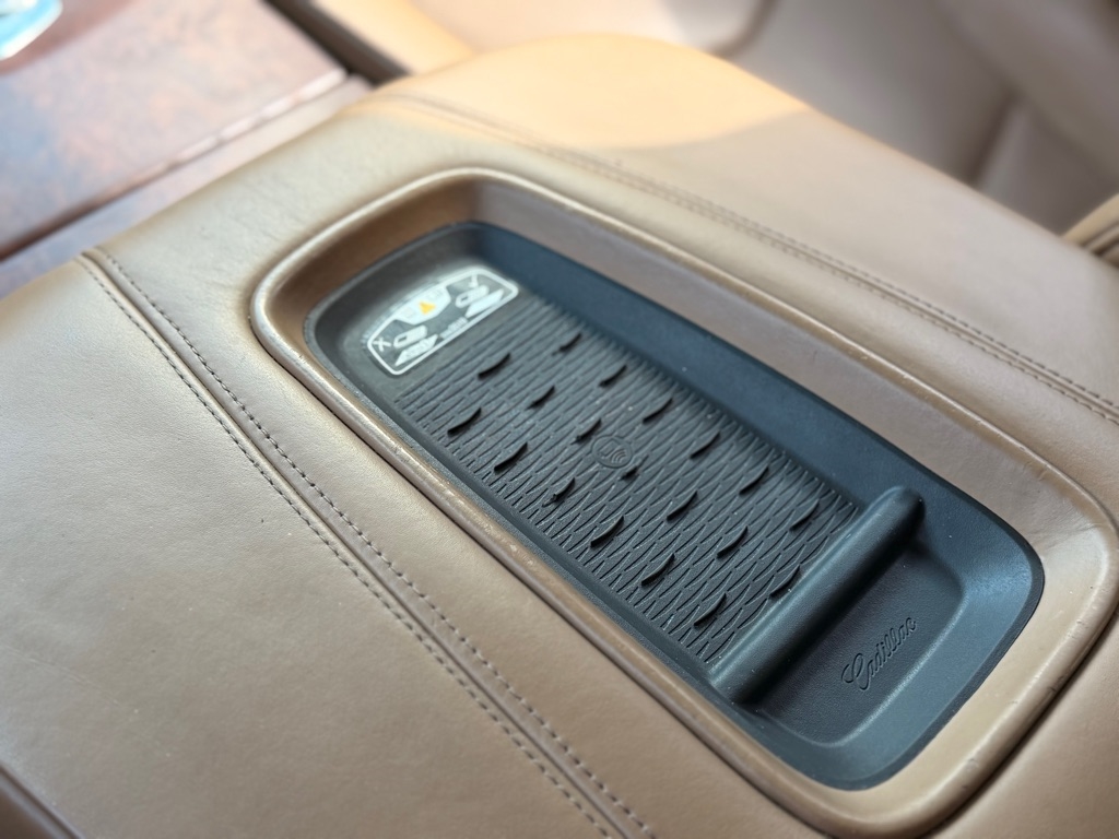 Cadillac Escalade ESV 2WD 4dr Platinum 2016