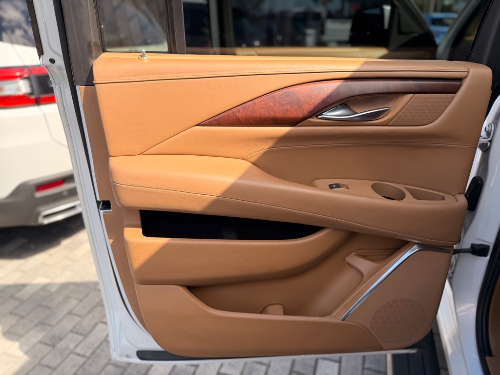 Cadillac Escalade ESV 2WD 4dr Platinum 2016