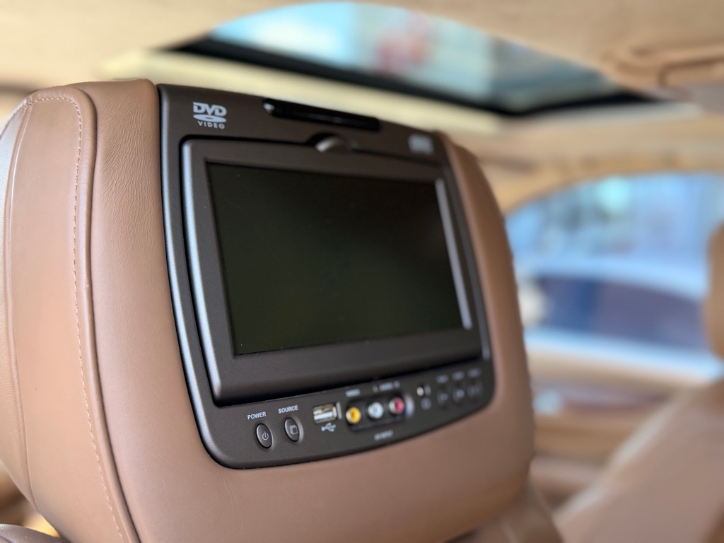 Cadillac Escalade ESV 2WD 4dr Platinum 2016