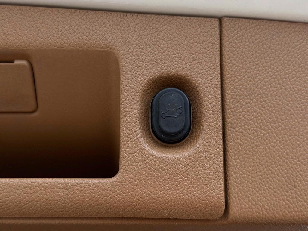 Cadillac Escalade ESV 2WD 4dr Platinum 2016