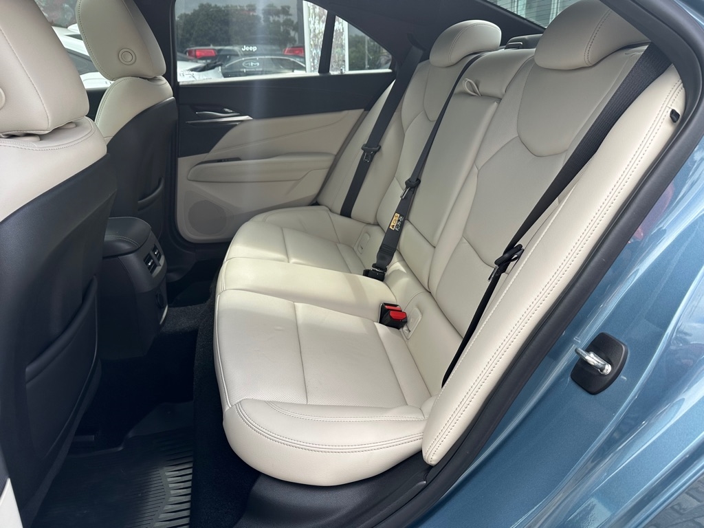 Cadillac CT4 4dr Sdn Premium Luxury 2024