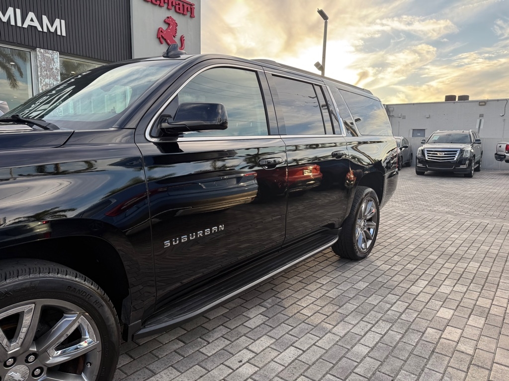 Chevrolet Suburban 4WD 4dr LT 2020