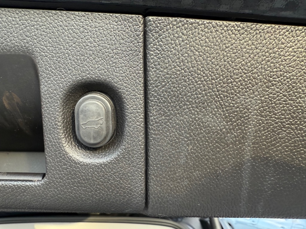 Chevrolet Suburban 4WD 4dr LT 2020