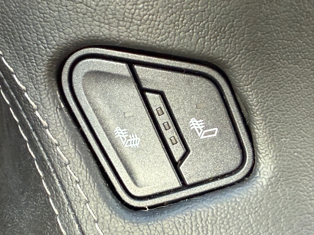 Chevrolet Suburban 4WD 4dr LT 2020